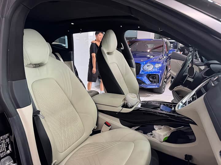 Aston Martin DBX, 2025 — фото 7 из 9