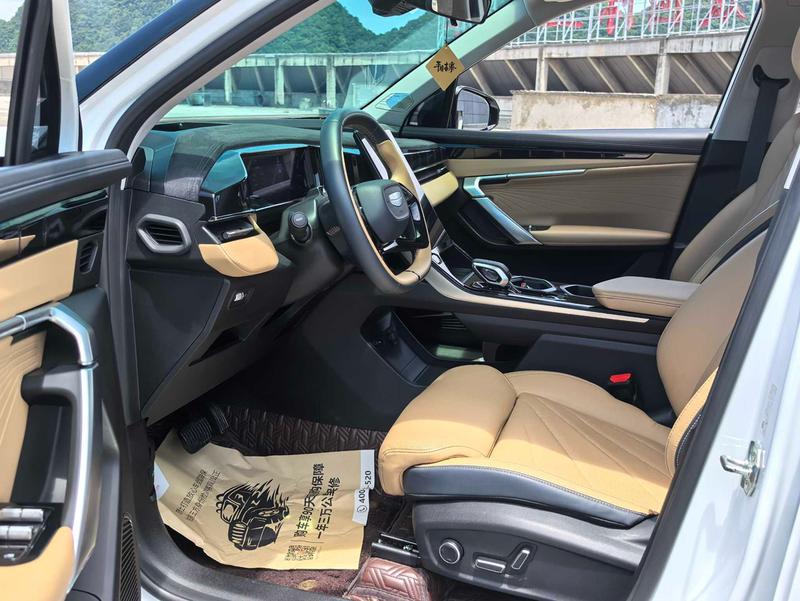 Geely Atlas L, 2023 — фото 12 из 12