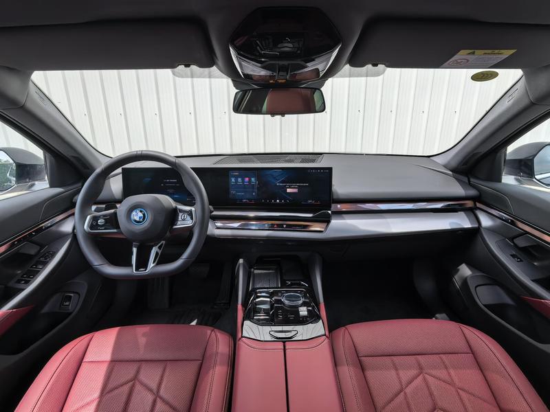 BMW i5, 2025 — фото 6 из 10