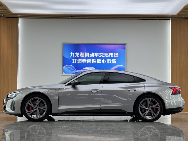 Audi e-tron GT, 2024 — фото 3 из 9