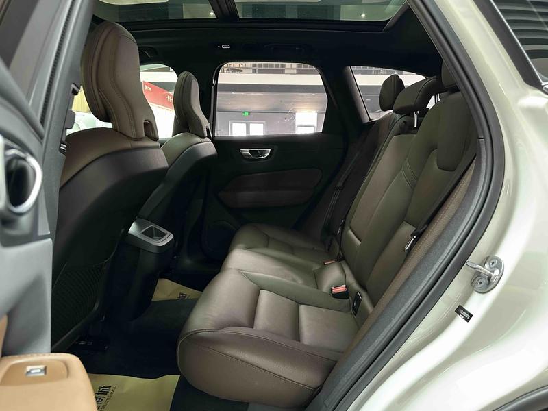 Volvo XC60, 2022 — фото 9 из 10