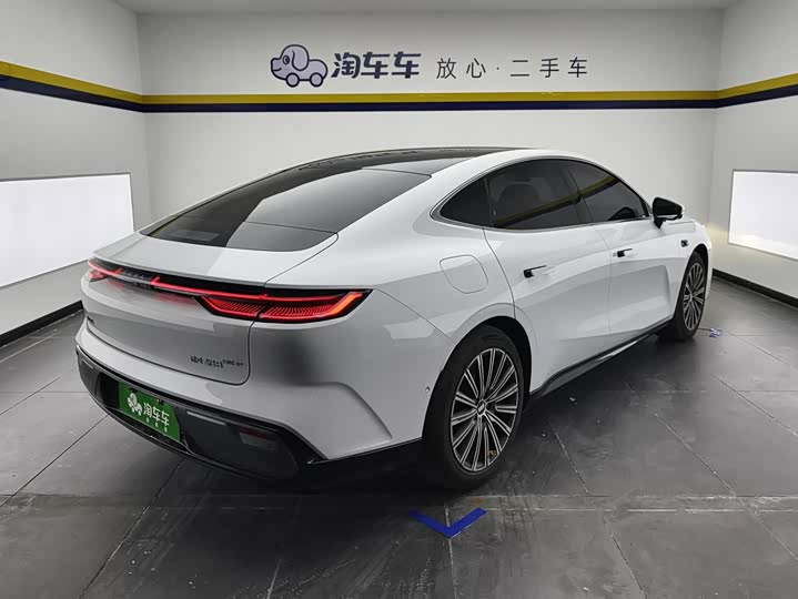 Geely Galaxy Starshine 8 EM-i, 2025 — фото 3 из 9