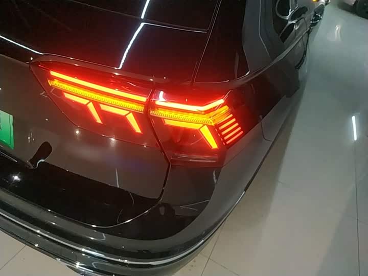Volkswagen Tiguan L Hybrid, 2022 — фото 8 из 9
