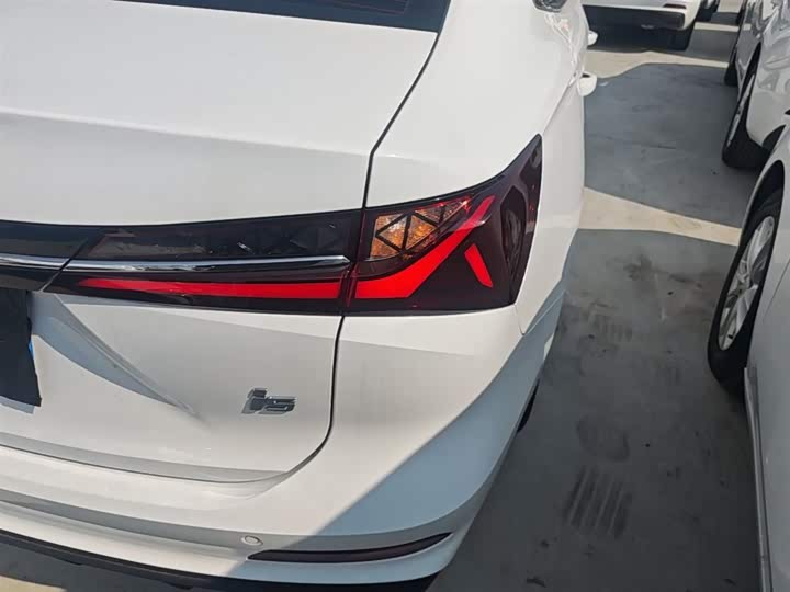 Roewe i5, 2025 — фото 8 из 9