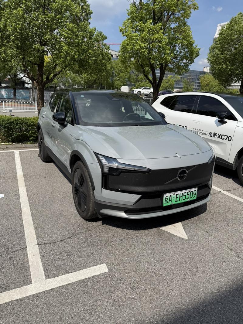 Volvo EX30, 2025 — фото 3 из 6