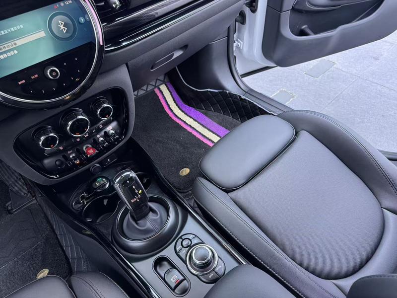 Mini Clubman, 2023 — фото 12 из 12