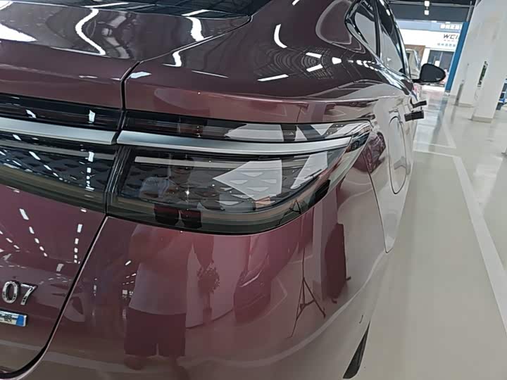 BYD Seal 07 DM-i Hybrid, 2024 — фото 8 из 9