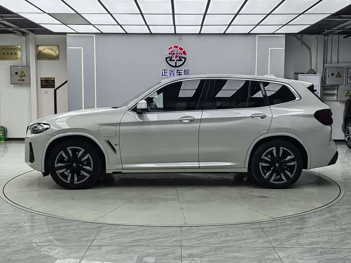 BMW iX3, 2023 — фото 3 из 9