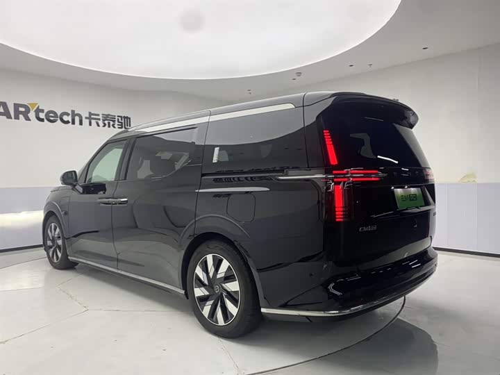 Volvo EM90, 2026 — фото 7 из 9