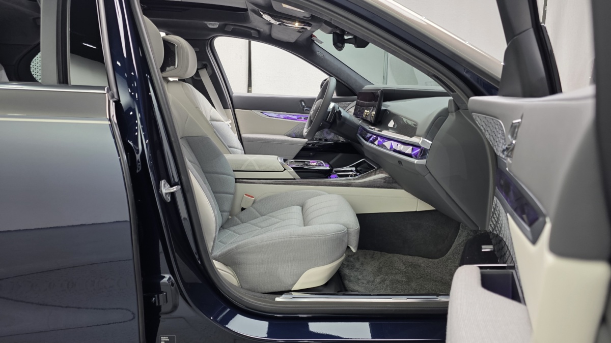 BMW 7 Series, 2025 — фото 10 из 12