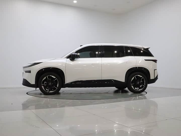 Toyota bZ3X, 2025 — фото 7 из 9