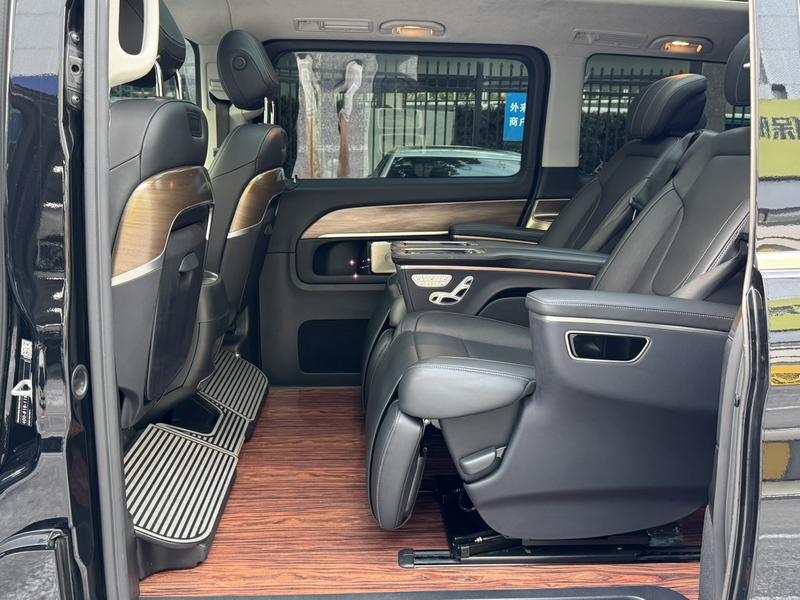 Mercedes-Benz V-Class, 2023 — фото 11 из 12