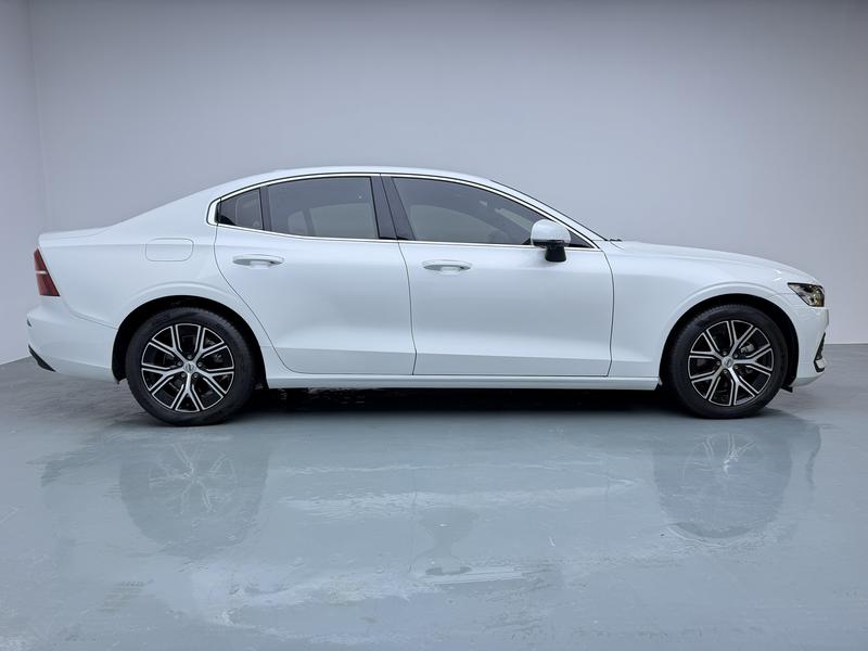 Volvo S60, 2023 — фото 8 из 12