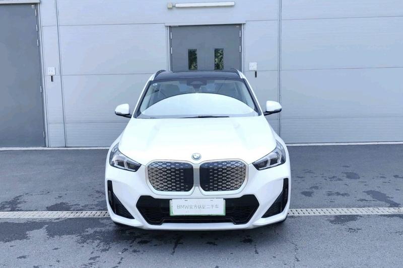 BMW iX1, 2025 — фото 2 из 8