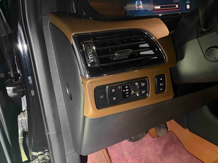 Lincoln Navigator, 2023 — фото 9 из 9