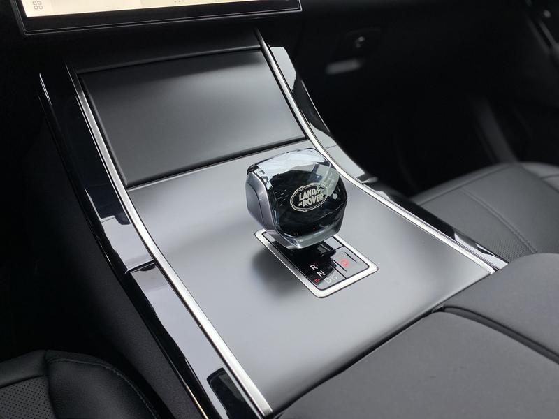 Land Rover Range Rover Velar, 2023 — фото 11 из 12