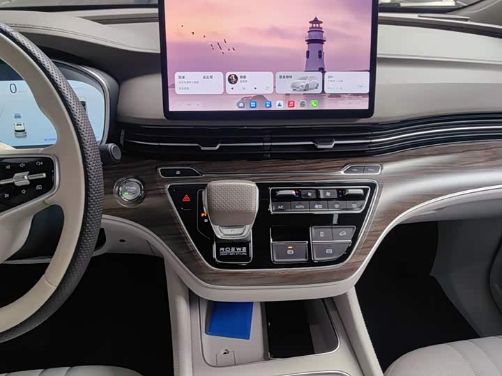 Roewe iMax 8 EV, 2024 — фото 9 из 9