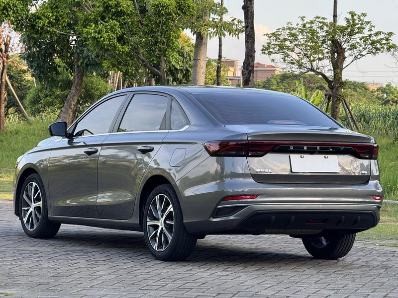 Geely Emgrand, 2022 — фото 4 из 12