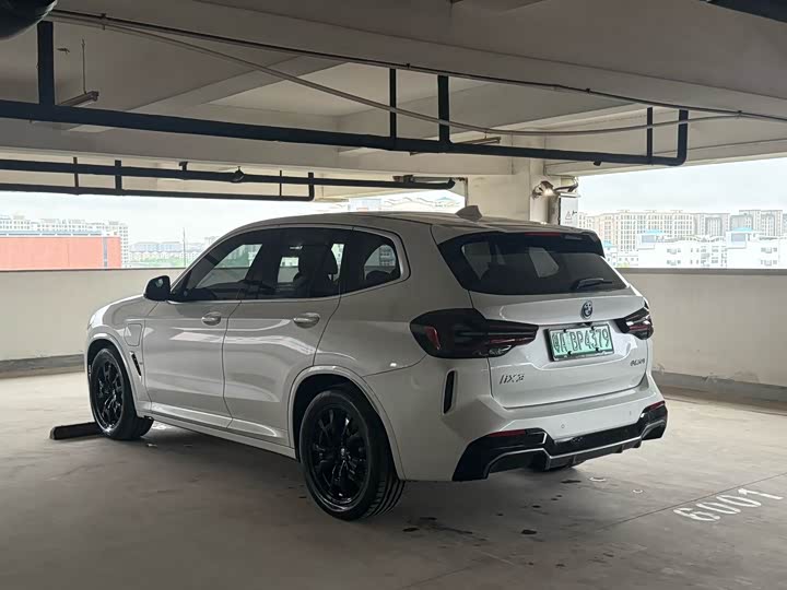 BMW iX3, 2024 — фото 6 из 9