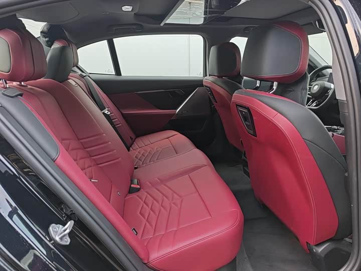 BMW i5, 2025 — фото 3 из 9