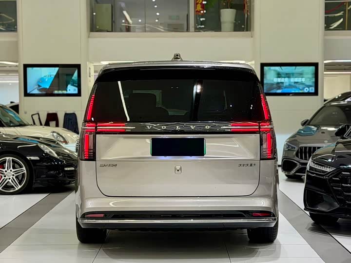 Volvo EM90, 2026 — фото 5 из 9