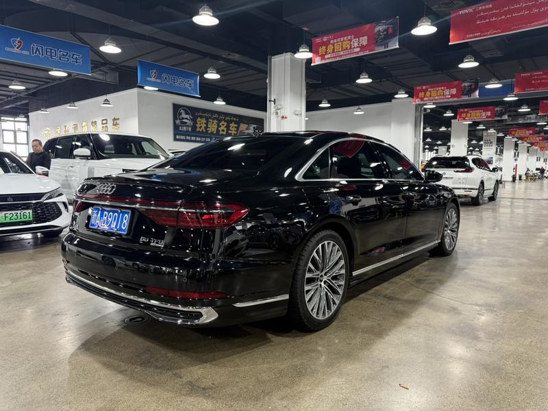 Audi A8, 2022 — фото 6 из 10