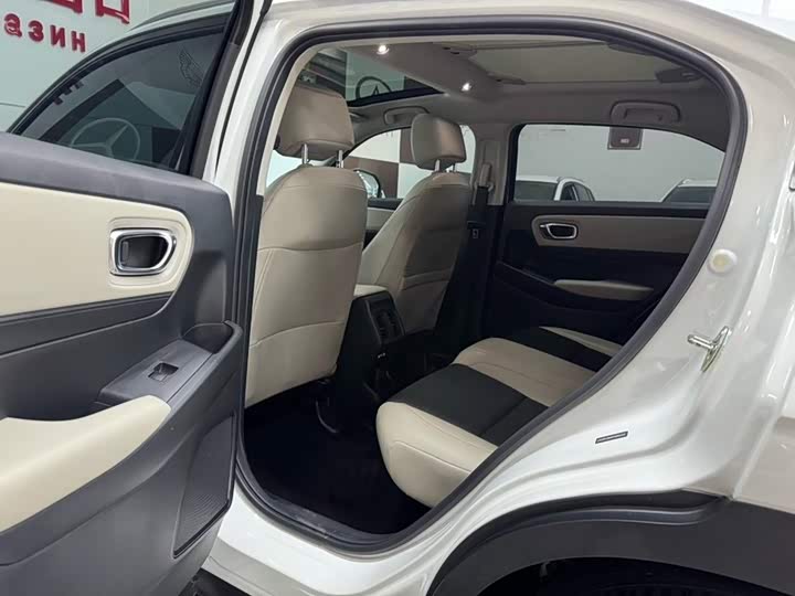 Honda Vezel, 2023 — фото 8 из 9