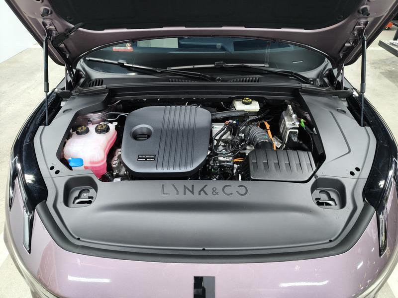 Lynk & Co 07 EM-P Hybrid, 2025 — фото 9 из 12