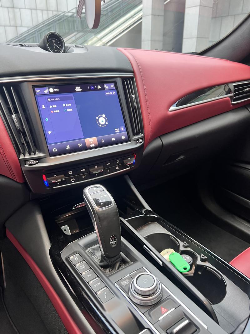 Maserati Levante, 2021 — фото 10 из 12