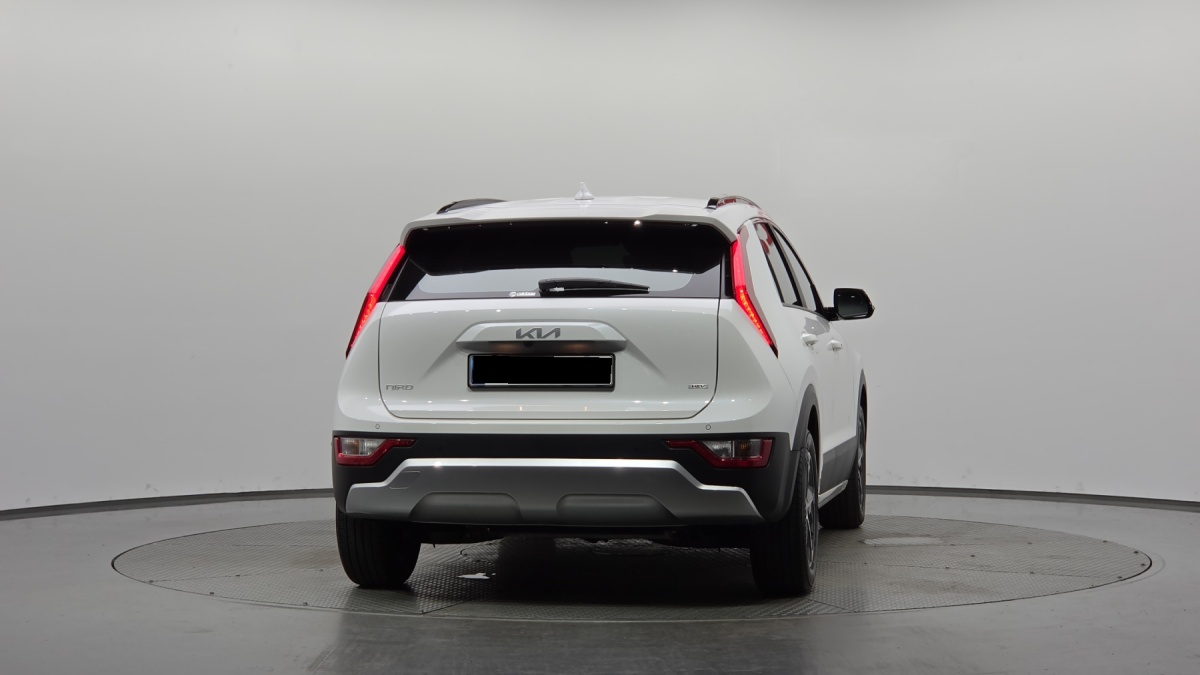 Kia Niro, 2023 — фото 4 из 12
