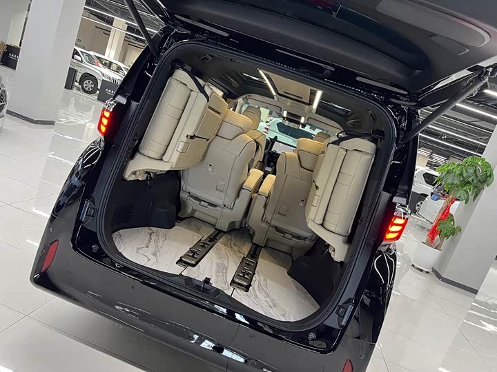 Toyota Alphard, 2024 — фото 8 из 9