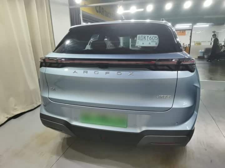 BAIC Arcfox Alpha T5, 2026 — фото 6 из 9