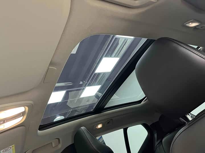 Volvo XC40, 2023 — фото 9 из 9