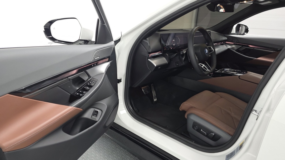 BMW 5 Series, 2025 — фото 9 из 12