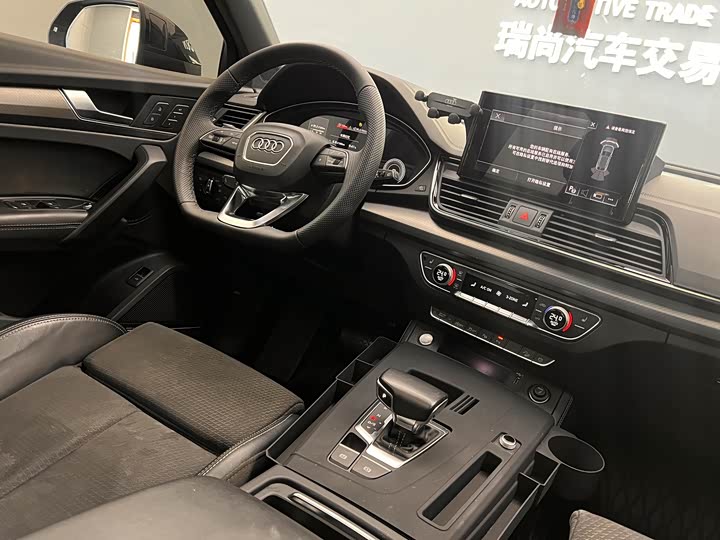 Audi Q5L Sportback, 2022 — фото 8 из 9