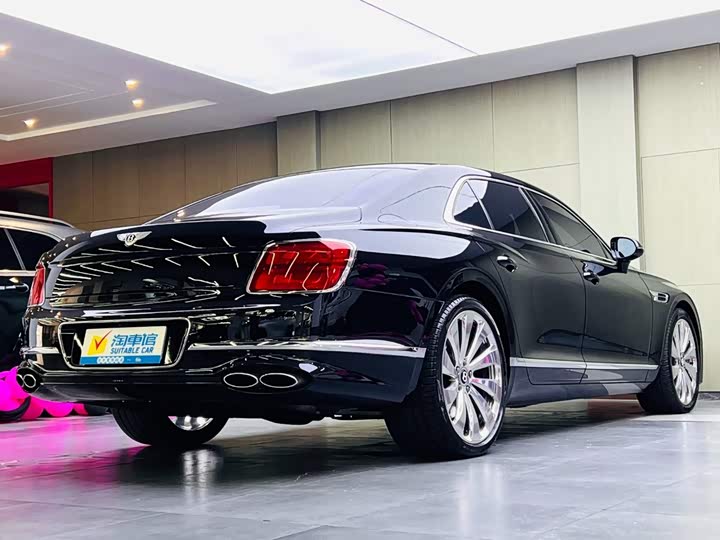 Bentley Flying Spur, 2022 — фото 4 из 9