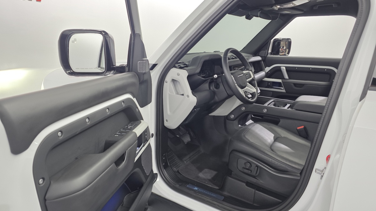 Land Rover Defender, 2024 — фото 10 из 12