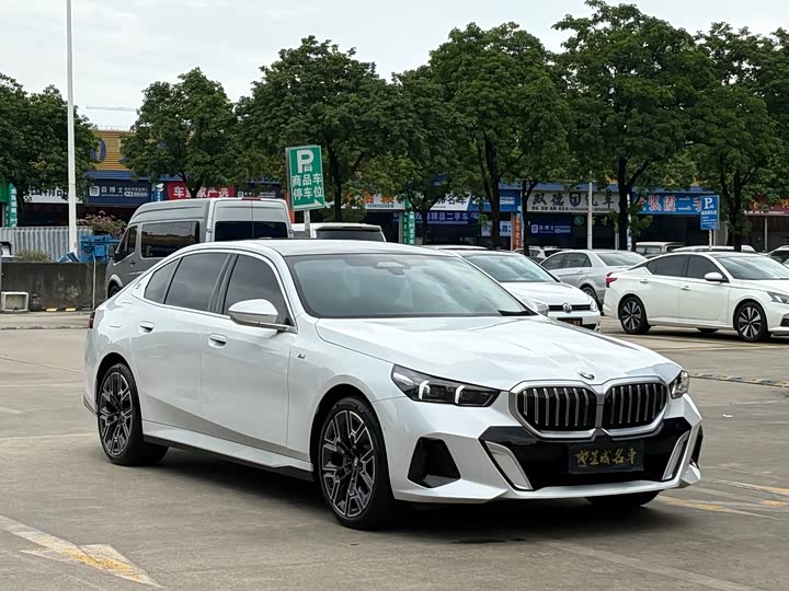 BMW 5 Series, 2024 — фото 3 из 9