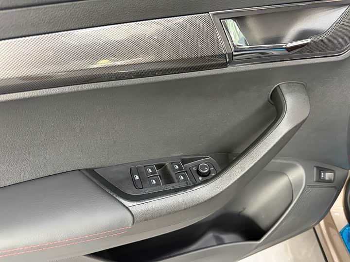 Skoda Karoq, 2022 — фото 8 из 9