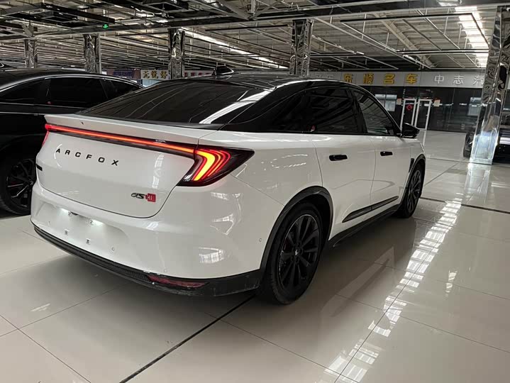 BAIC Arcfox Alpha S, 2023 — фото 6 из 9
