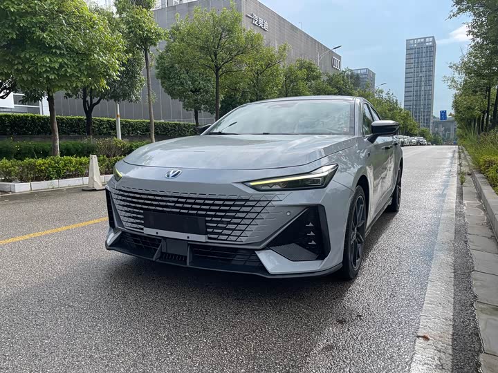 Changan UNI-V Hybrid, 2023 — купить в Самаре под ключ