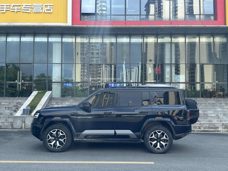 BYD FangChengBao Leopard 8, 2025 — фото 4 из 12