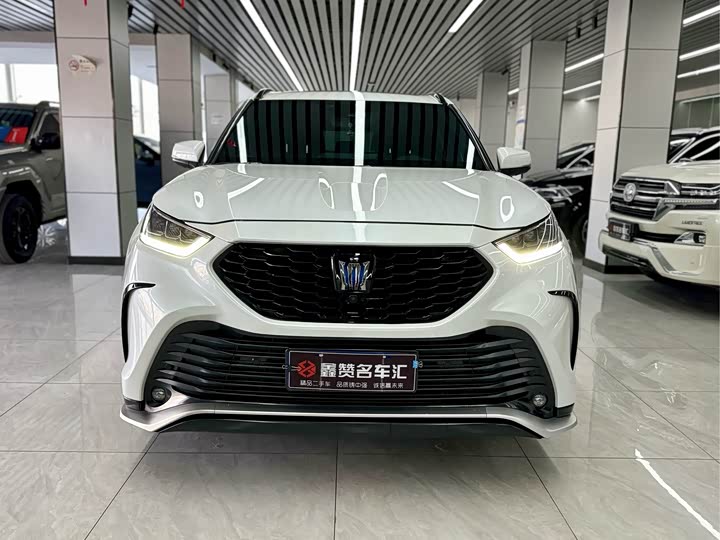Toyota Crown Kluger, 2022 — фото 7 из 9