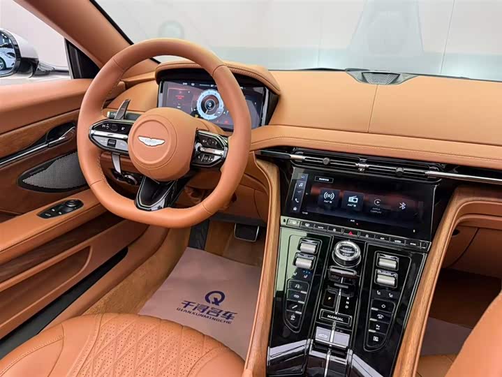 Aston Martin DB12, 2024 — фото 6 из 9