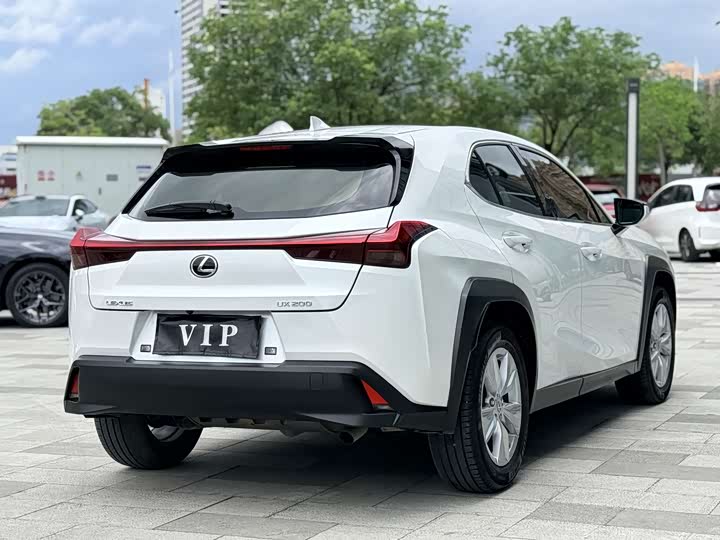 Lexus UX, 2022 — фото 4 из 9