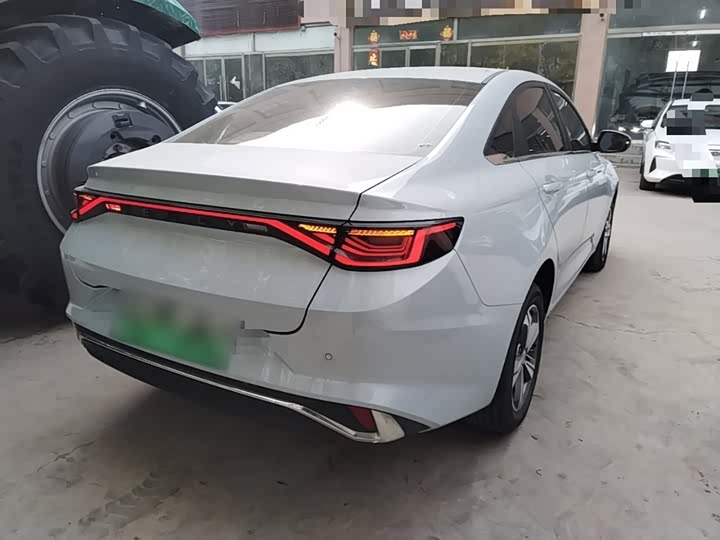 Geely Emgrand L Hi·P Hybrid, 2024 — фото 7 из 9