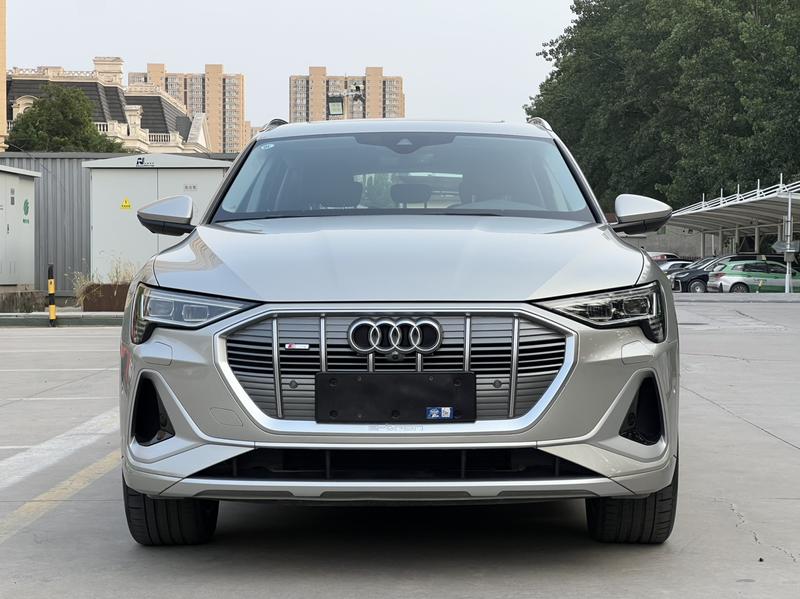 Audi e-tron, 2022 — фото 2 из 12