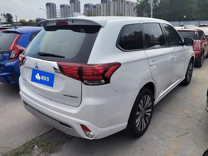 Mitsubishi Outlander, 2022 — фото 3 из 9