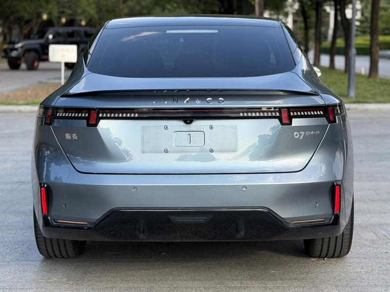 Lynk & Co 07 EM-P Hybrid, 2024 — фото 6 из 12