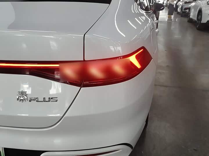 BYD Qin Plus, 2022 — фото 8 из 9